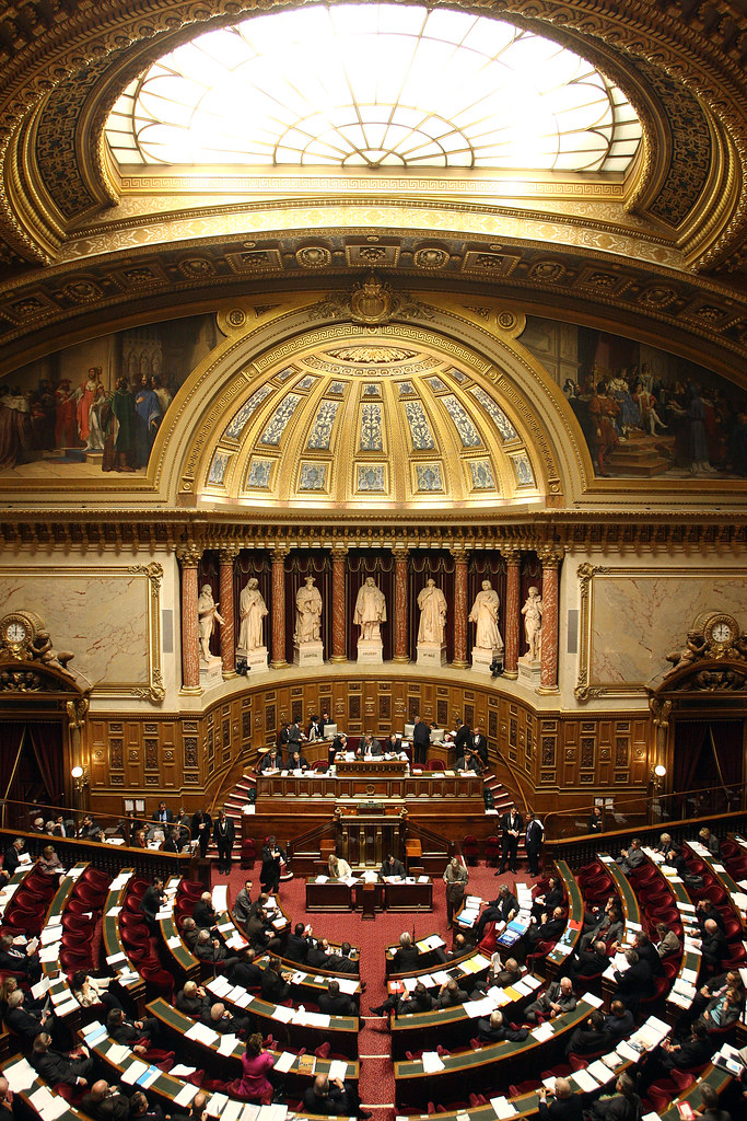 Une proposition de loi adoptée par le Sénat pour l’allongement de la durée de résidence sur le territoire français pour accéder à certaines prestations&nbsp;sociales